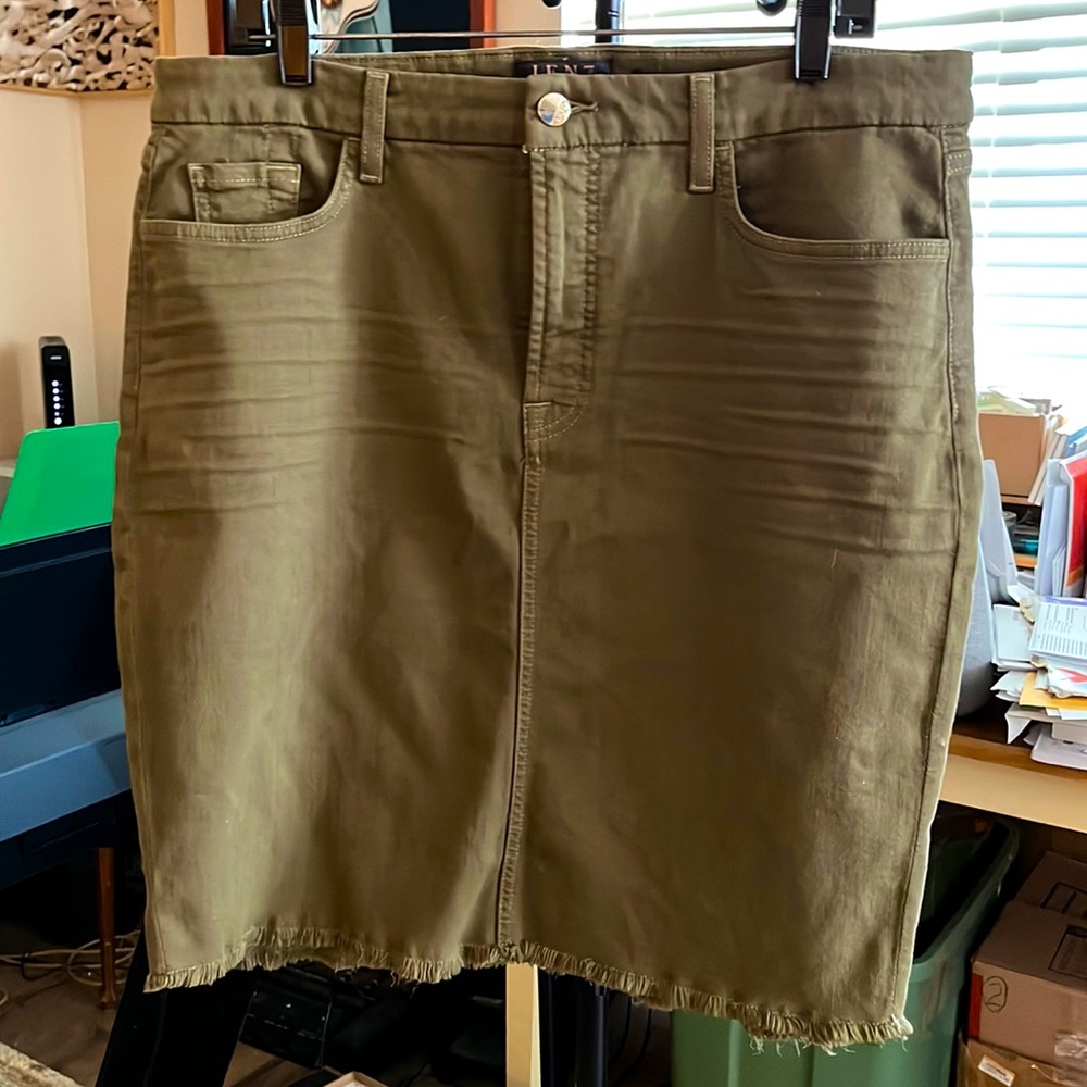 Jen 7 Pencil skirt